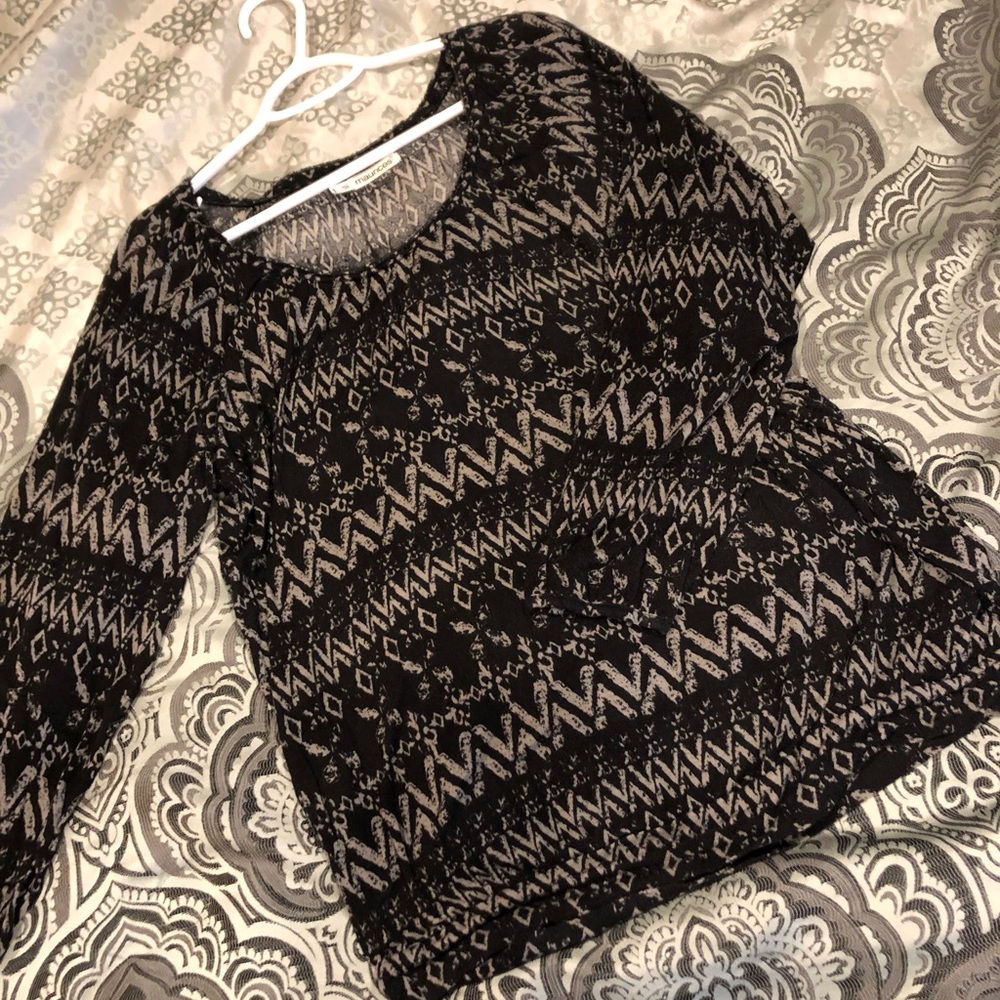 Black print top